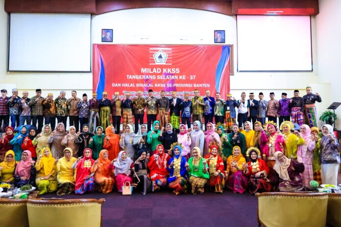 Wali Kota Tangerang Selatan (Tangsel) Benyamin Davnie menghadiri milad ke-37 Kerukunan Keluarga Sulawesi Selatan (KKSS) di Wisma Syahida Inn, Ciputat Timur, Minggu (18/05/2025).