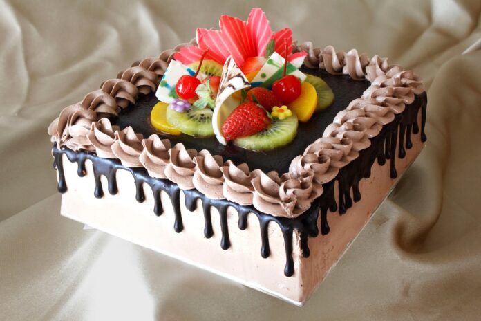 Hotel Santika Premiere ICE BSD kembali menghadirkan promo istimewa yakni menyajikan 8 varian kue mewah yang bisa dinikmati atau bisa menjadi kado perayaan hari istimewa.