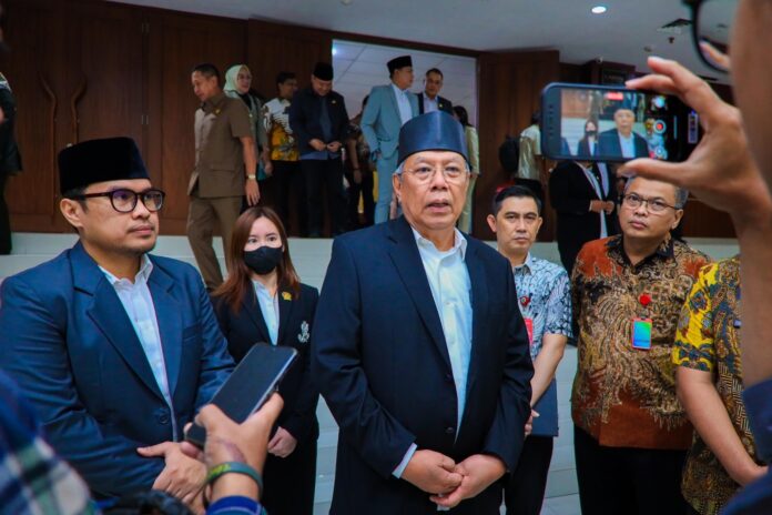 Pemerintah Kota Tangerang Selatan (Tangsel) memberikan jawaban atas pandangan umum Fraksi-fraksi DPRD Kota Tangsel dalam rapat paripurna, Kamis, 26 Juni 2025.