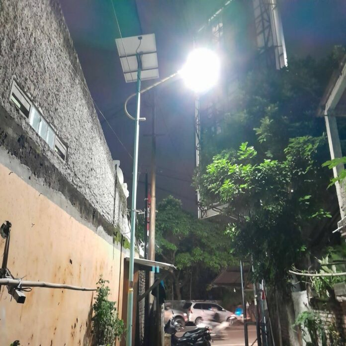 Dinas Perumahan Rakyat, Kawasan Permukiman, dan Pertanahan (Disperkimta) bergerak cepat menindaklanjuti laporan warga terkait padamnya lampu penerangan jalan umum (PJU) bertenaga solar cell di wilayah Kecamatan Ciputat.