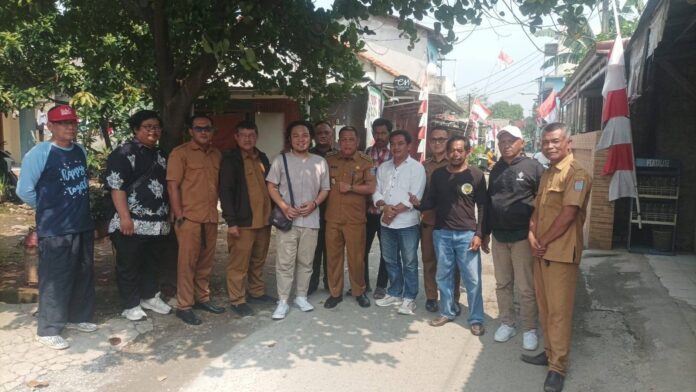 Tim gabungan dari kelurahan, kecamatan, hingga Dinas Perumahan, Kawasan Permukiman, dan Pertanahan (Disperkimta) Tangsel mendatangi Kampung Kandang Sapi Lor, Kelurahan Paku Alam, Serpong Utara. Foto: Istimewa