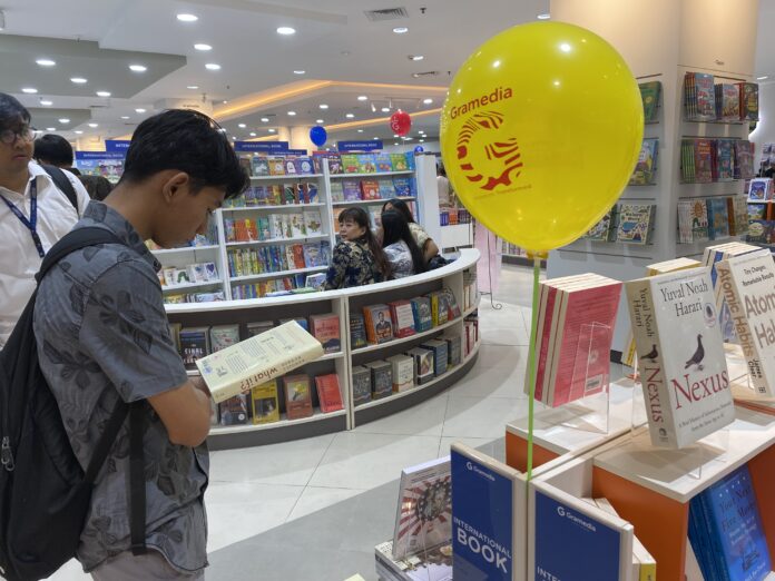 Gramedia resmi membuka kembali toko buku andalannya di Supermal Karawaci, Tangerang, dengan tampilan yang benar-benar baru, lebih modern, terbuka, dan inspiratif.