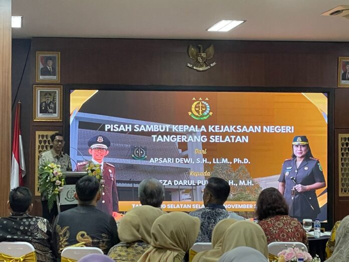 Suasana penuh kehangatan dan haru mewarnai acara pisah sambut Kepala Kejaksaan Negeri (Kejari) Kota Tangerang Selatan, yang digelar pada Selasa malam, 4 November 2025.