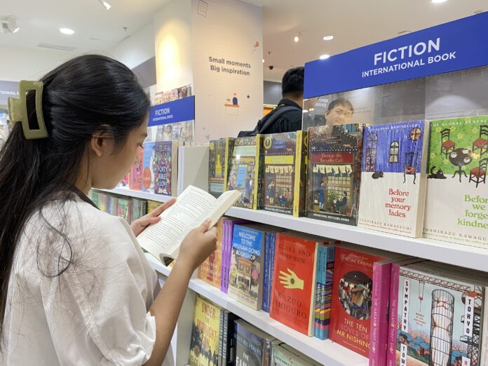 Gramedia resmi membuka wajah baru gerainya di Summarecon Mall Serpong dengan konsep modern, lebih luas, dan ramah komunitas.